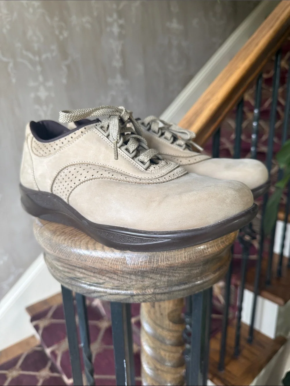SAS women’s walk easy shoe size 8 1/2 excellent condition very clean